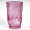 Vase « Coqs et Plumes » verre blanc patiné rose violet de René LALIQUE | Biron Vase "Coqs et Plumes" verre blanc patiné rose violet de René LALIQUE
