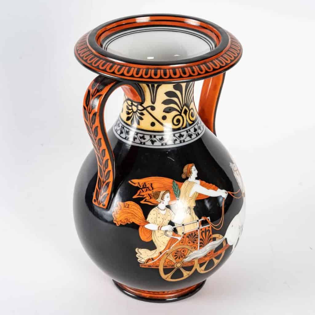 Vase en porcelaine dure de Paris, décoré dans le style Néo-Grec, manufacture Denuelle, XIXe siècle circa 1830-1835. | Biron ||||||||||