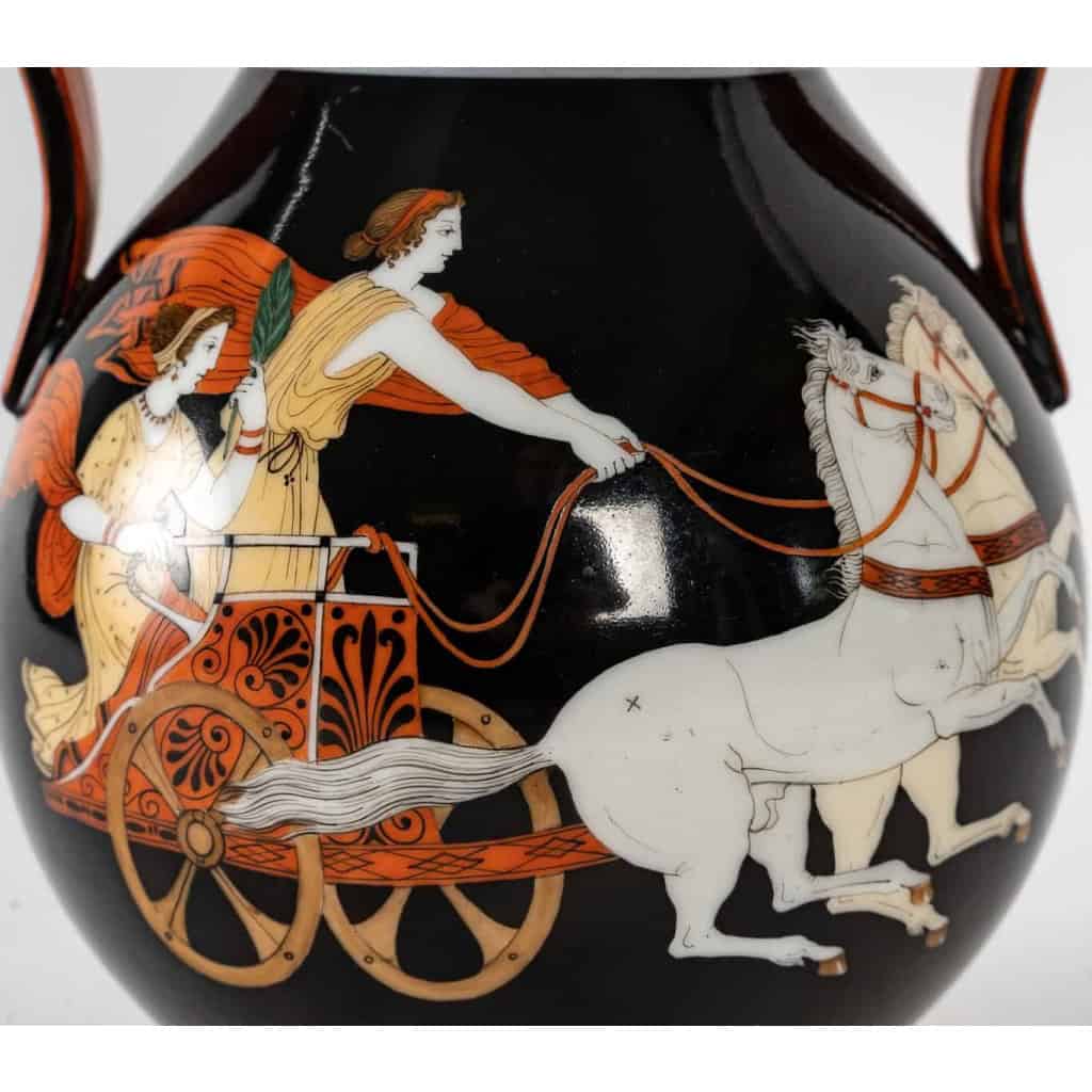 Vase en porcelaine dure de Paris, décoré dans le style Néo-Grec, manufacture Denuelle, XIXe siècle circa 1830-1835. | Biron Vase en porcelaine dure de Paris, décoré dans le style Néo-Grec, manufacture Denuelle, XIXe siècle circa 1830-1835.