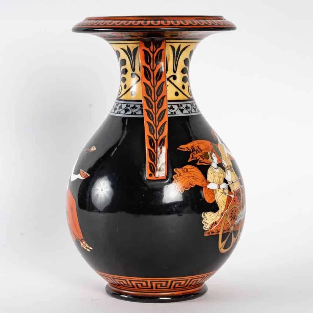 Vase en porcelaine dure de Paris, décoré dans le style Néo-Grec, manufacture Denuelle, XIXe siècle circa 1830-1835. | Biron Vase en porcelaine dure de Paris, décoré dans le style Néo-Grec, manufacture Denuelle, XIXe siècle circa 1830-1835.