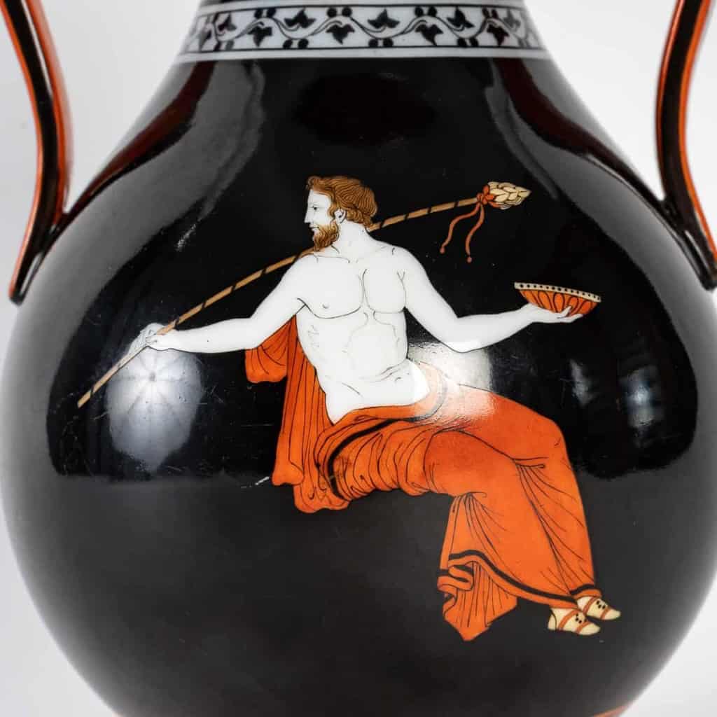 Vase en porcelaine dure de Paris, décoré dans le style Néo-Grec, manufacture Denuelle, XIXe siècle circa 1830-1835. | Biron Vase en porcelaine dure de Paris, décoré dans le style Néo-Grec, manufacture Denuelle, XIXe siècle circa 1830-1835.