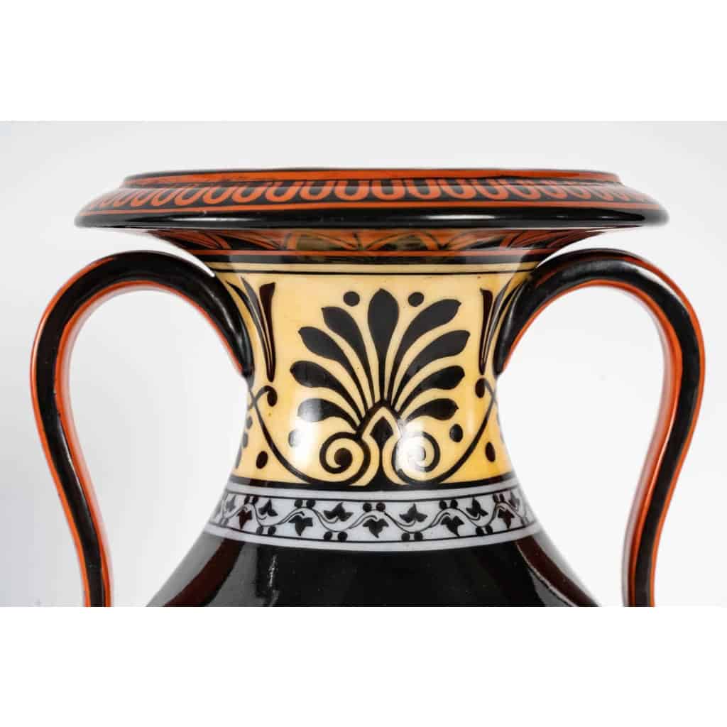 Vase en porcelaine dure de Paris, décoré dans le style Néo-Grec, manufacture Denuelle, XIXe siècle circa 1830-1835. | Biron Vase en porcelaine dure de Paris, décoré dans le style Néo-Grec, manufacture Denuelle, XIXe siècle circa 1830-1835.