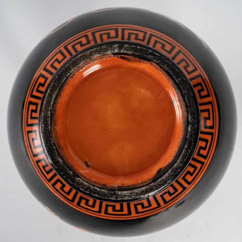 Vase en porcelaine dure de Paris, décoré dans le style Néo-Grec, manufacture Denuelle, XIXe siècle circa 1830-1835. | Biron Vase en porcelaine dure de Paris, décoré dans le style Néo-Grec, manufacture Denuelle, XIXe siècle circa 1830-1835.
