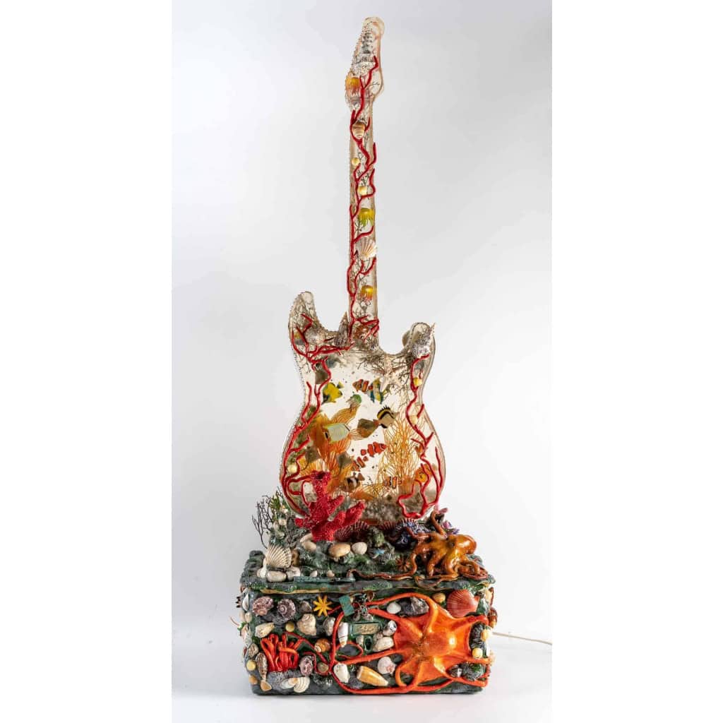 La Guitare, sculpture lumineuse en résine, XXème siècle | Biron ||||||||||||