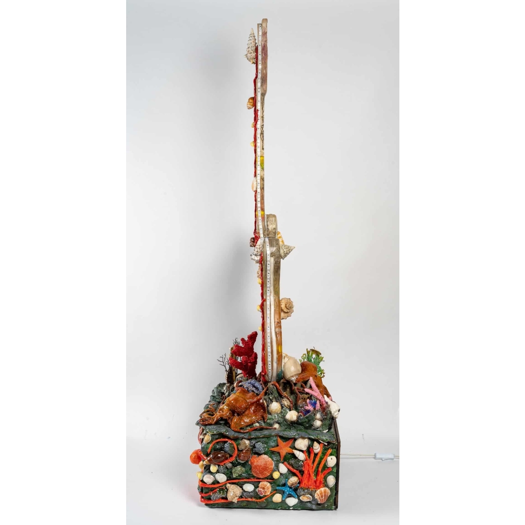 La Guitare, sculpture lumineuse en résine, XXème siècle | Biron La Guitare, sculpture lumineuse en résine, XXème siècle