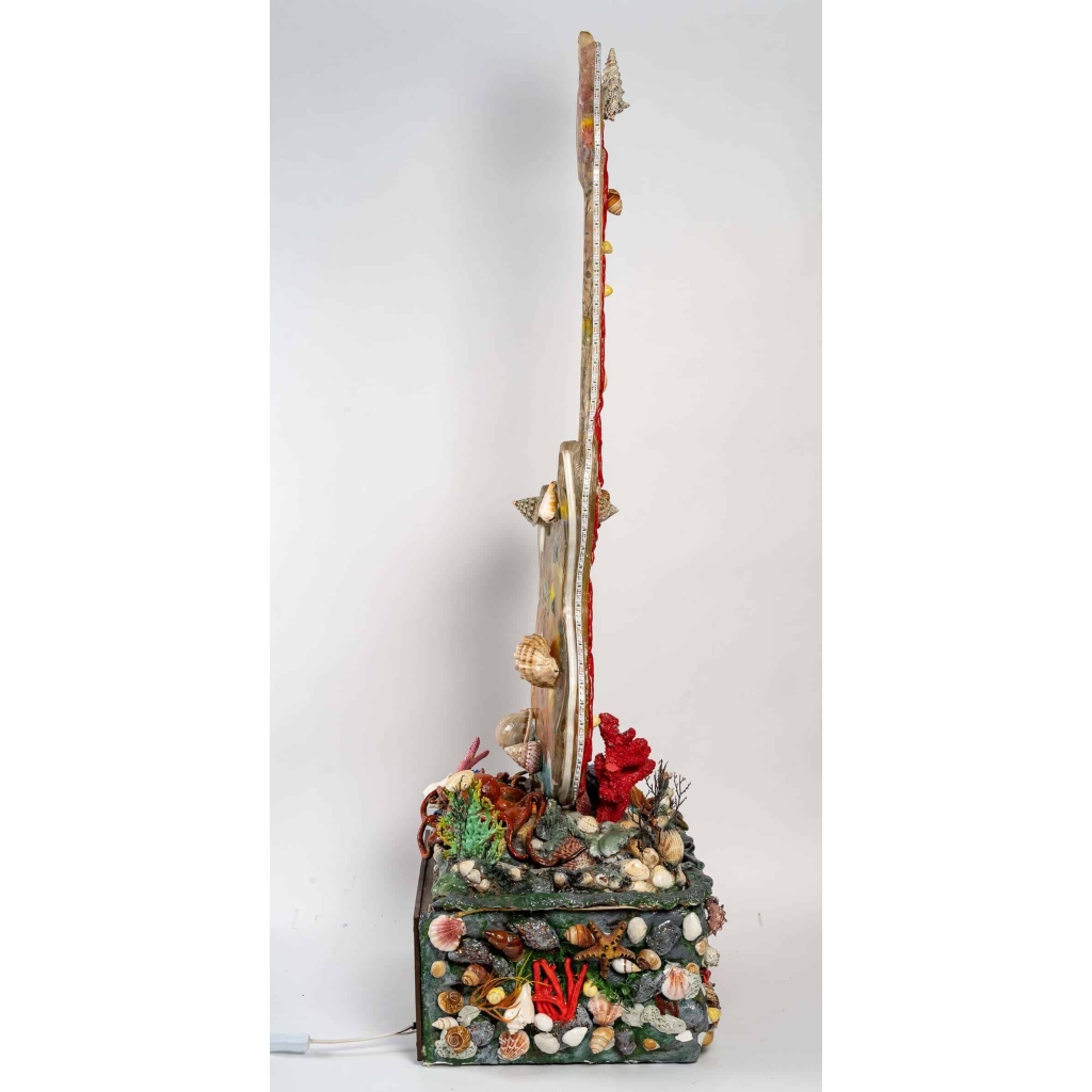 La Guitare, sculpture lumineuse en résine, XXème siècle | Biron La Guitare, sculpture lumineuse en résine, XXème siècle