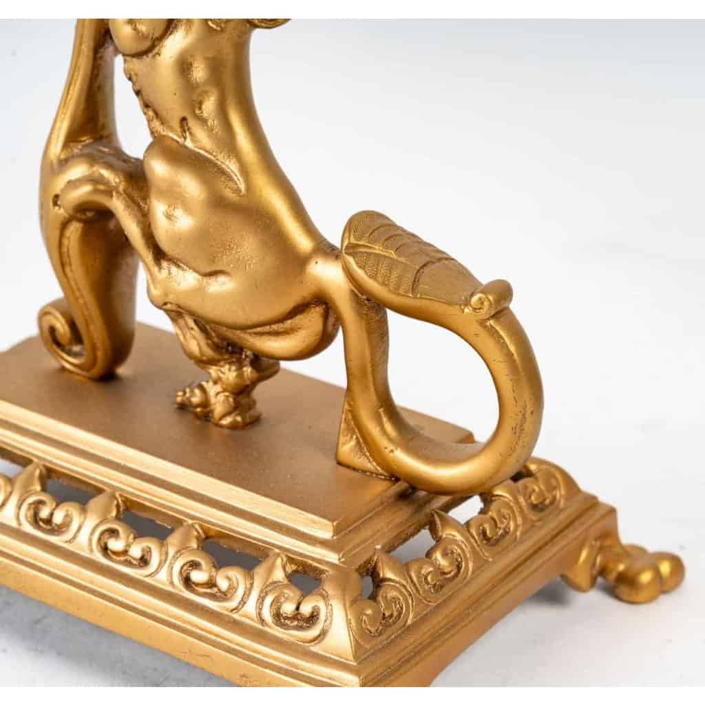 Paire de bougeoirs en bronze, décors de chimères XIXème siècle. Époque Napoléon III