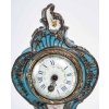 Rare pendule en porcelaine émaillée en argent et une paire de coupe en opaline blanche, XIXème siècle | Biron Rare pendule en porcelaine émaillée en argent et une paire de coupe en opaline blanche, XIXème siècle