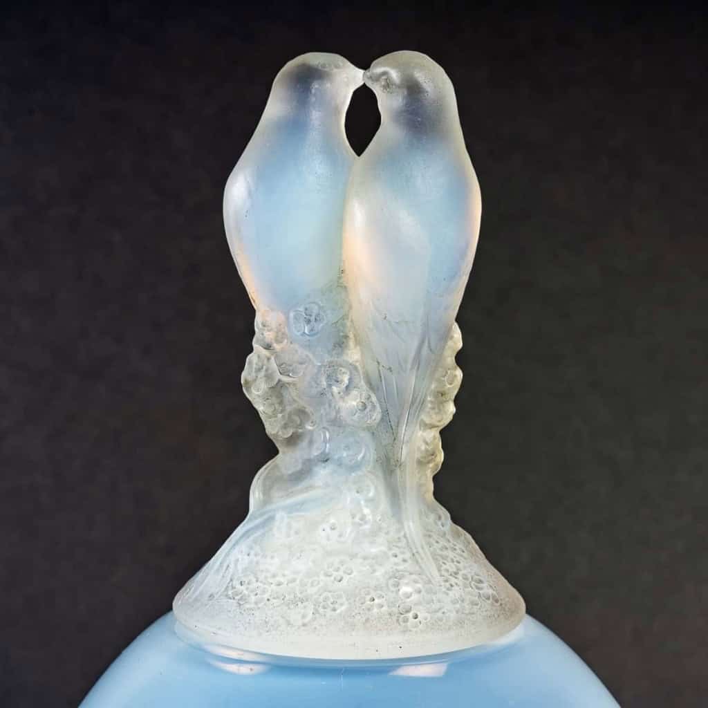 Vase « Tourterelles » verre opalescent de René LALIQUE | Biron Vase "Tourterelles" verre opalescent de René LALIQUE
