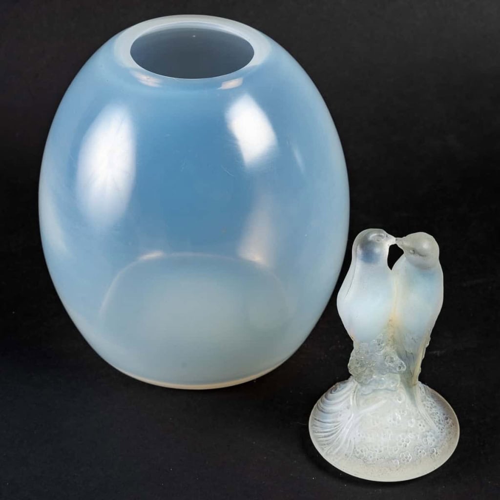 Vase « Tourterelles » verre opalescent de René LALIQUE | Biron Vase "Tourterelles" verre opalescent de René LALIQUE