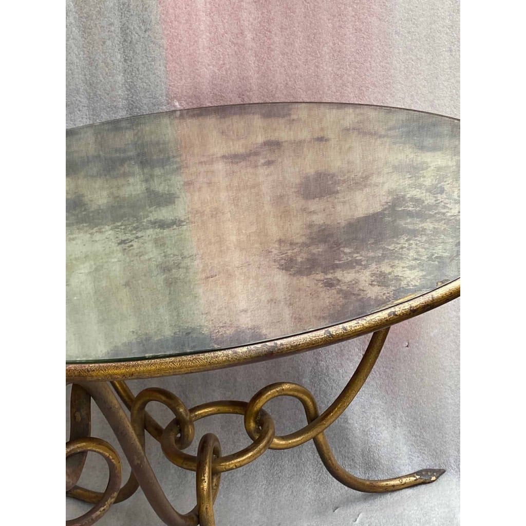 1940′ Table Basse Fer Battu Doré ,Entrelacs /René Drouet Diamètre: 90 Hauteur: 53 cm Ou René Prou/ Maison Franck Anvers