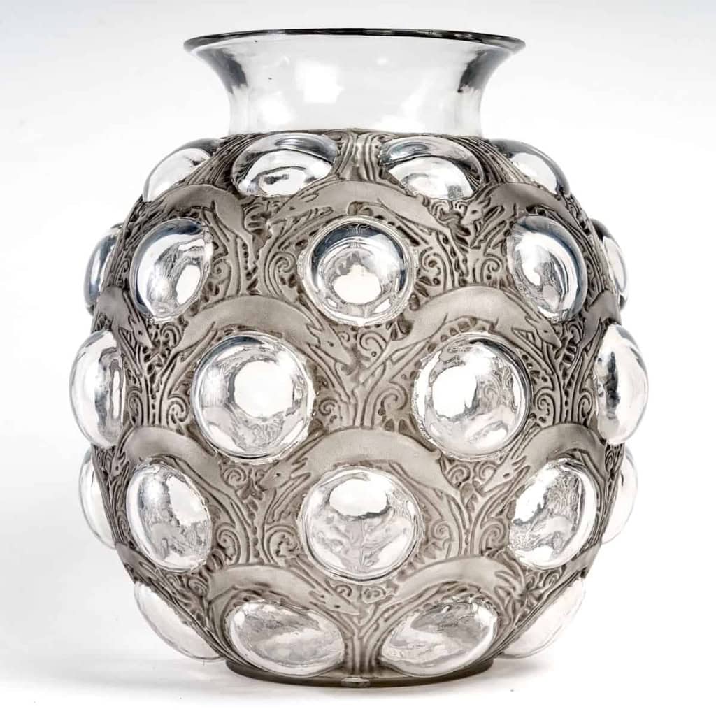 Vase « Antilopes » verre blanc patiné gris de René LALIQUE | Biron |||||||