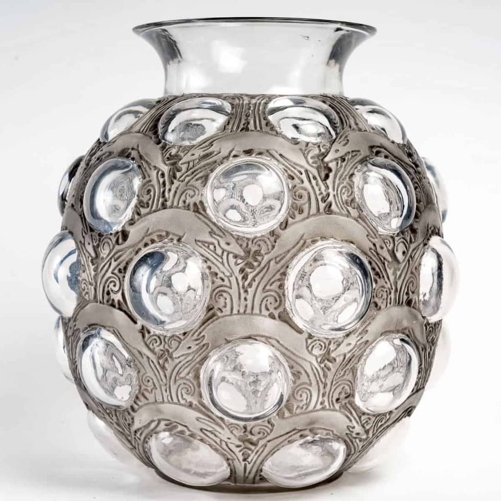 Vase « Antilopes » verre blanc patiné gris de René LALIQUE | Biron Vase "Antilopes" verre blanc patiné gris de René LALIQUE