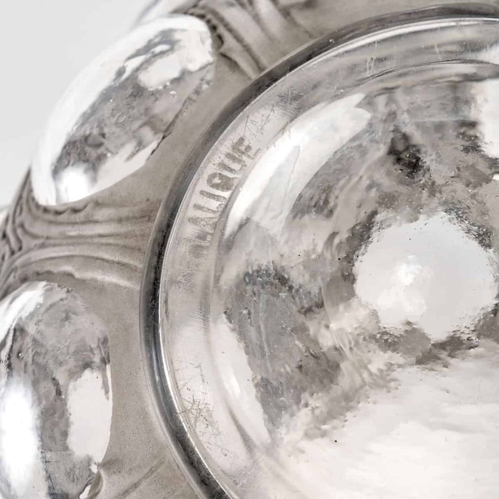 Vase « Antilopes » verre blanc patiné gris de René LALIQUE | Biron Vase "Antilopes" verre blanc patiné gris de René LALIQUE