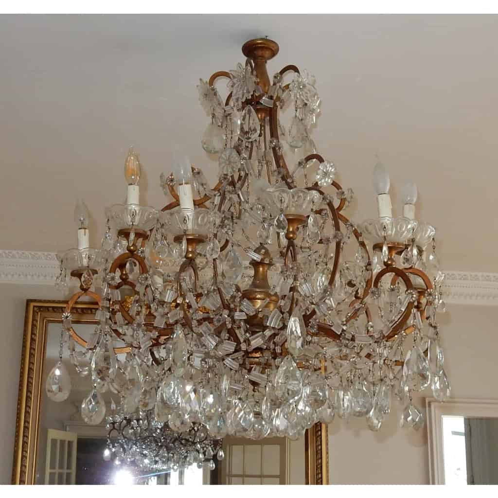 1950′ Lustre Cage Italie à 12 Lumières Bois Doré Et Cristal Diamètre 90 X Hauteur 100 cm | Biron 1950′ Lustre Cage Italie à 12 Lumières Bois Doré Et Cristal Diamètre 90 X Hauteur 100 cm