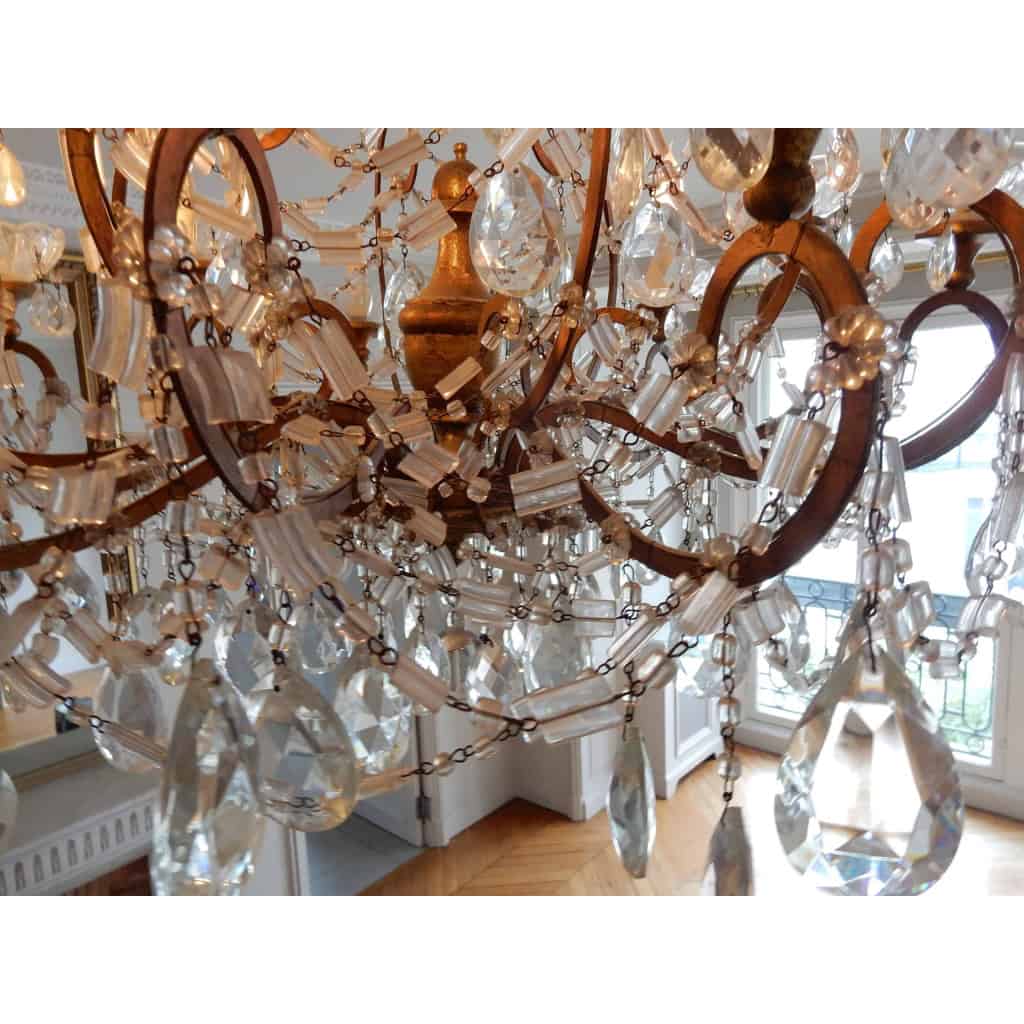 1950′ Lustre Cage Italie à 12 Lumières Bois Doré Et Cristal Diamètre 90 X Hauteur 100 cm | Biron 1950′ Lustre Cage Italie à 12 Lumières Bois Doré Et Cristal Diamètre 90 X Hauteur 100 cm