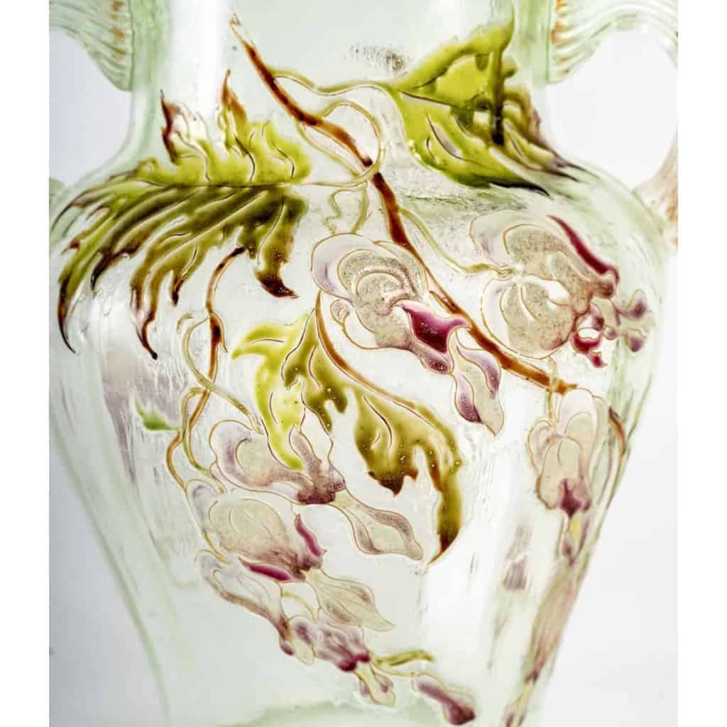 Vase Cristallerie à anses verre vert clair émaillé d’Emile Gallé | Biron Vase Cristallerie à anses verre vert clair émaillé d'Emile Gallé
