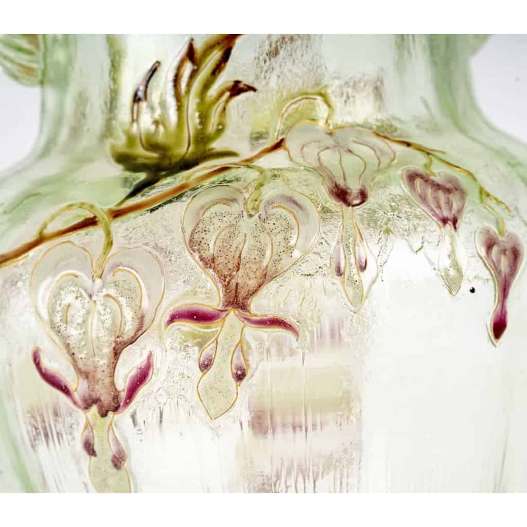 Vase Cristallerie à anses verre vert clair émaillé d’Emile Gallé | Biron Vase Cristallerie à anses verre vert clair émaillé d'Emile Gallé