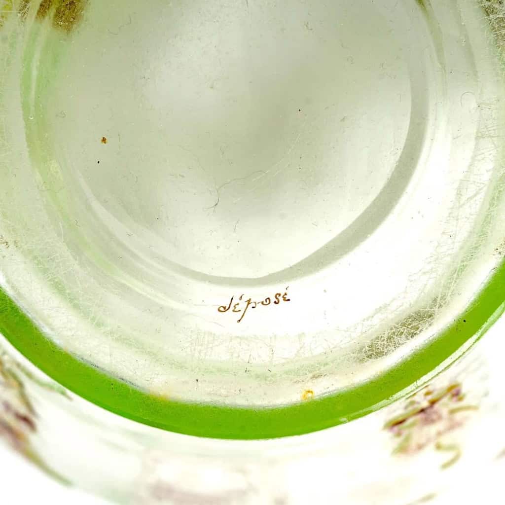 Vase Cristallerie à anses verre vert clair émaillé d’Emile Gallé | Biron Vase Cristallerie à anses verre vert clair émaillé d'Emile Gallé