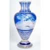 Grand vase bleu et blanc overlay. Attribué à Baccarat 1870. | Biron Grand vase bleu et blanc overlay. Attribué à Baccarat 1870.