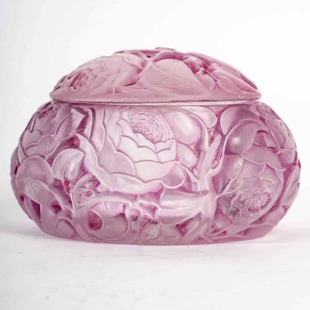 Boîte « Dinard » verre blanc patiné rose violet de René LALIQUE | Biron Boîte "Dinard" verre blanc patiné rose violet de René LALIQUE