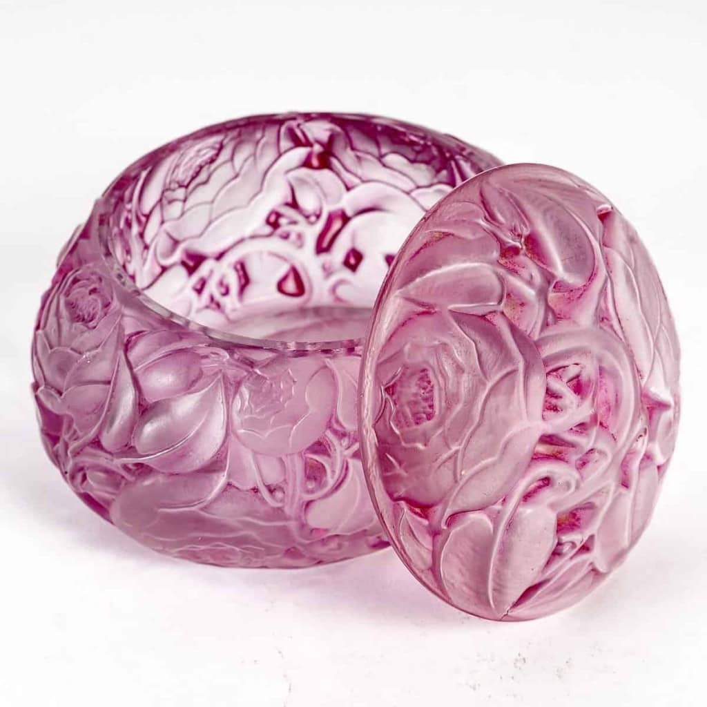 Boîte « Dinard » verre blanc patiné rose violet de René LALIQUE | Biron Boîte "Dinard" verre blanc patiné rose violet de René LALIQUE