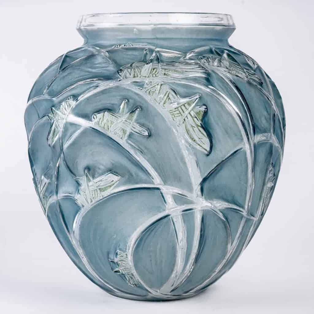 Vase « Sauterelles » verre blanc patiné bleu et vert de René LALIQUE | Biron |||||||