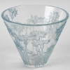 Vase « Bluets » verre blanc patiné bleu de René LALIQUE | Biron Vase "Bluets" verre blanc patiné bleu de René LALIQUE