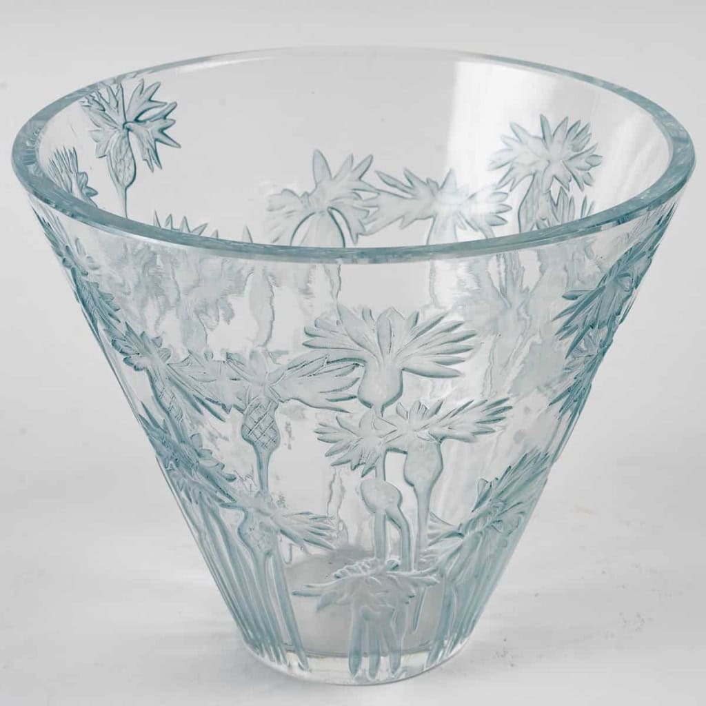 Vase « Bluets » verre blanc patiné bleu de René LALIQUE | Biron Vase "Bluets" verre blanc patiné bleu de René LALIQUE