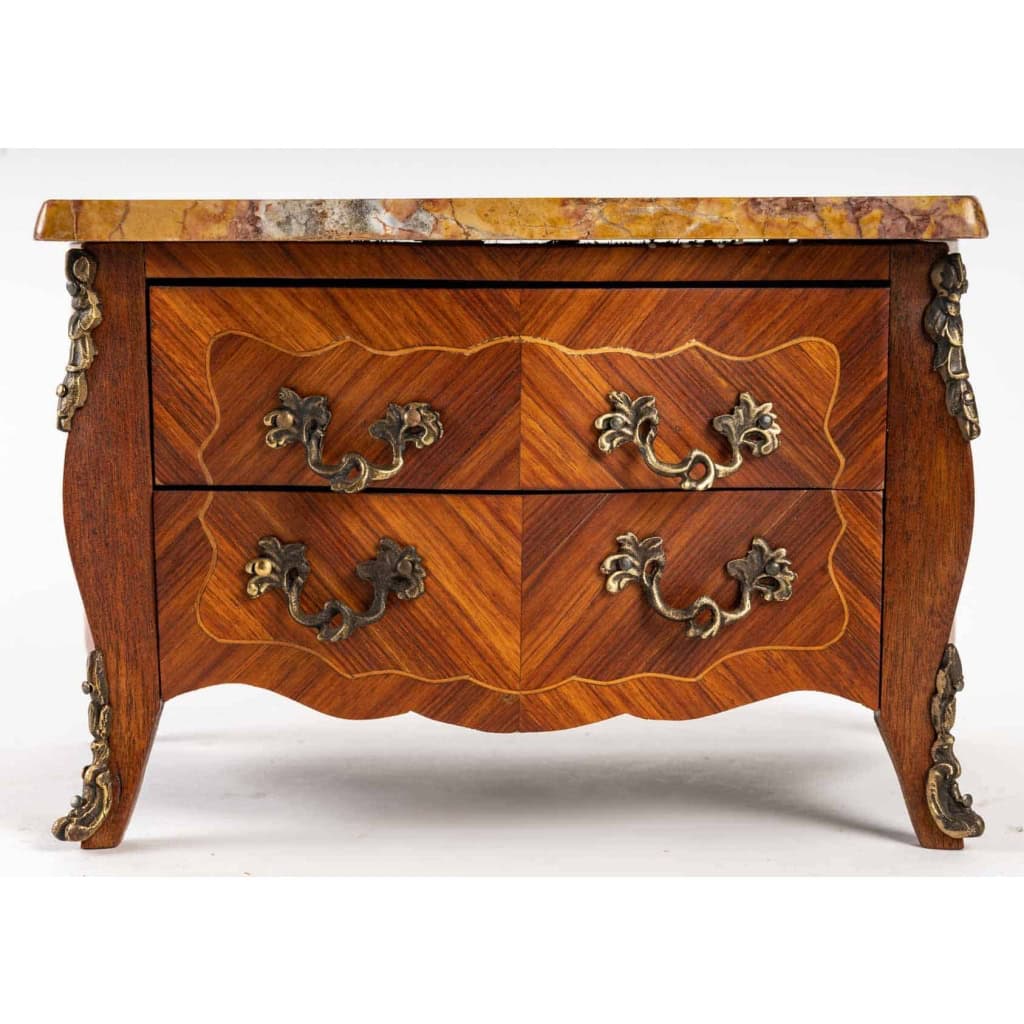 Une commode Miniature fin XIXème siècle | Biron |||||||||