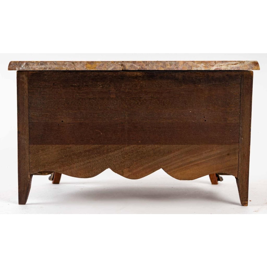 Une commode Miniature fin XIXème siècle | Biron Une commode Miniature fin XIXème siècle