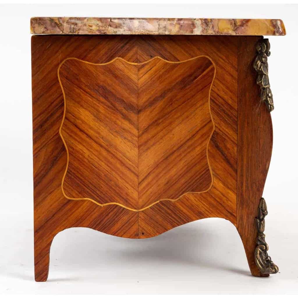 Une commode Miniature fin XIXème siècle | Biron Une commode Miniature fin XIXème siècle