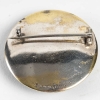 Broche « Semi de Marguerites » verre blanc sur clinquant vert patiné gris de René LALIQUE | Biron Broche "Semi de Marguerites" verre blanc sur clinquant vert patiné gris de René LALIQUE