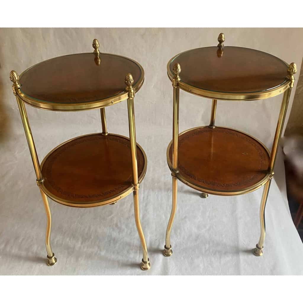 1970′ Paire De Guéridons Ou Sellettes Rondes Bronze Doré 2 Plateaux Gainés De Cuir Maison Jansen, Baguès Ou Charles | Biron 1970′ Paire De Guéridons Ou Sellettes Rondes Bronze Doré 2 Plateaux Gainés De Cuir Maison Jansen, Baguès Ou Charles