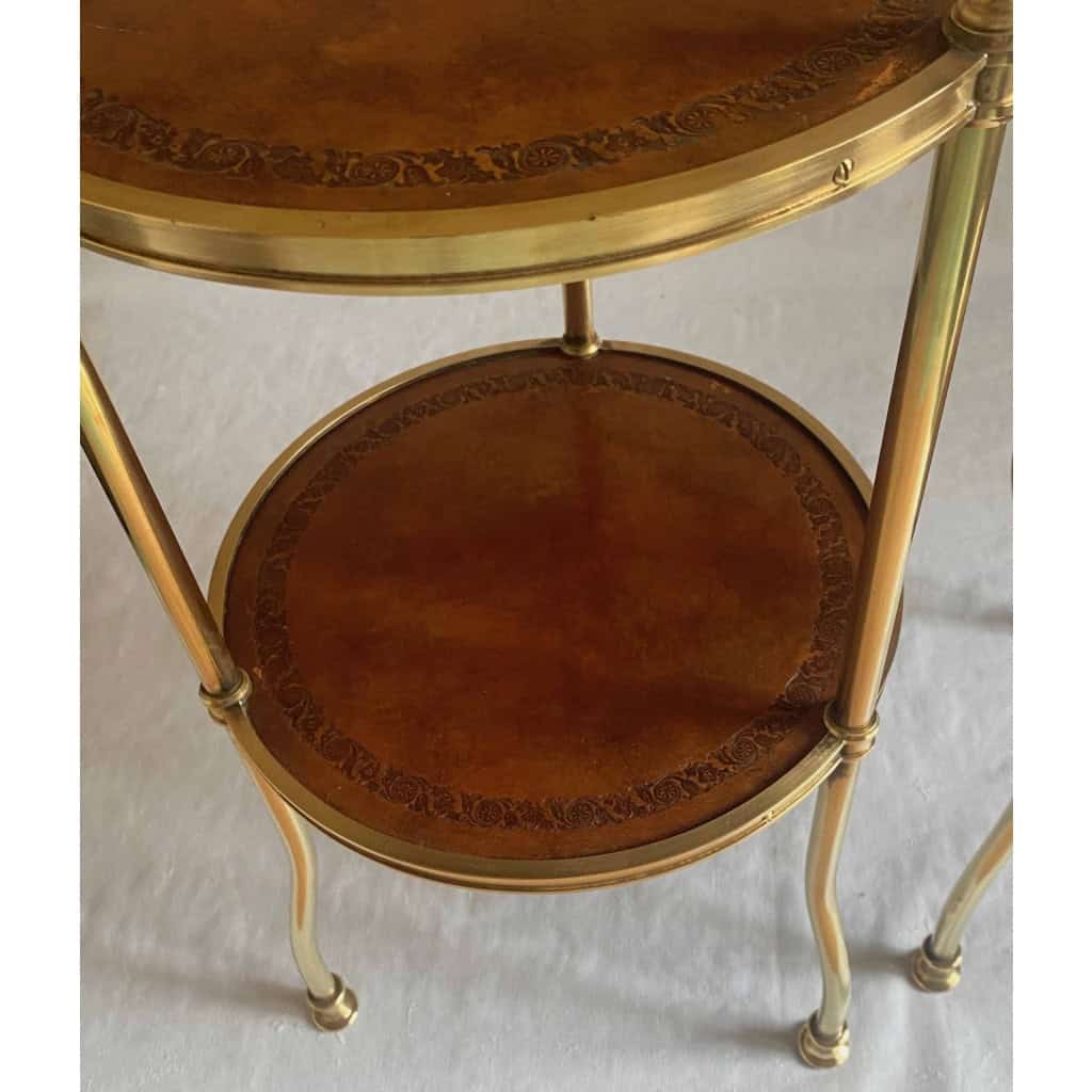 1970′ Paire De Guéridons Ou Sellettes Rondes Bronze Doré 2 Plateaux Gainés De Cuir Maison Jansen, Baguès Ou Charles | Biron 1970′ Paire De Guéridons Ou Sellettes Rondes Bronze Doré 2 Plateaux Gainés De Cuir Maison Jansen, Baguès Ou Charles