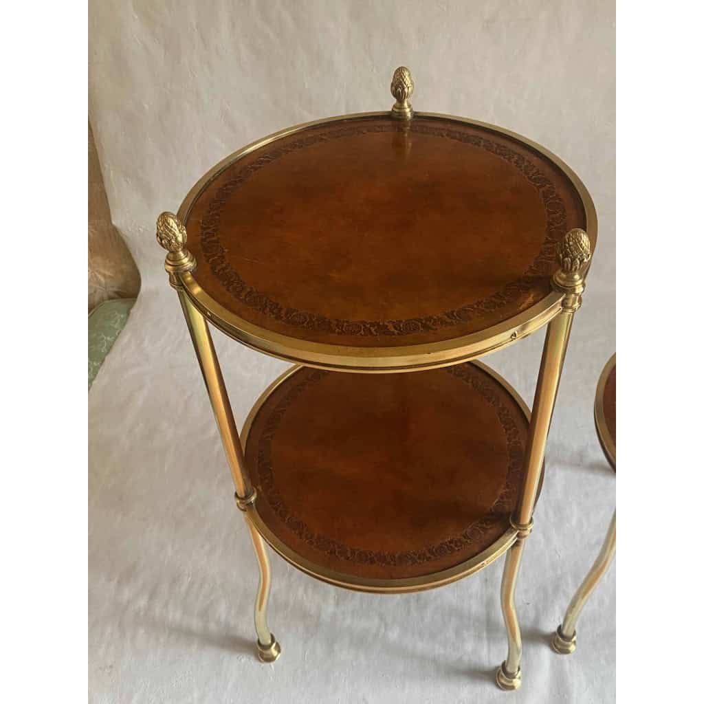 1970′ Paire De Guéridons Ou Sellettes Rondes Bronze Doré 2 Plateaux Gainés De Cuir Maison Jansen, Baguès Ou Charles | Biron 1970′ Paire De Guéridons Ou Sellettes Rondes Bronze Doré 2 Plateaux Gainés De Cuir Maison Jansen, Baguès Ou Charles