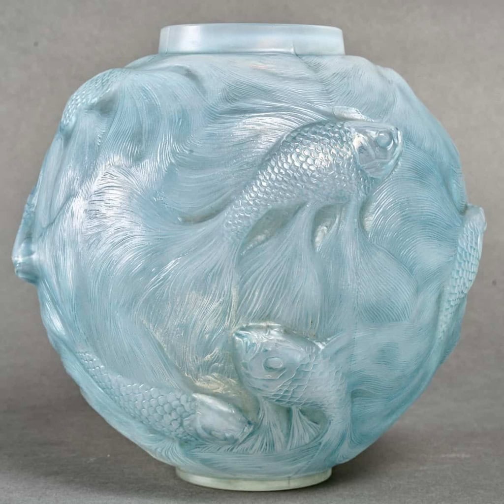 Vase « Formose » en verre opalescent patiné bleu de René LALIQUE | Biron Vase "Formose" en verre opalescent patiné bleu de René LALIQUE