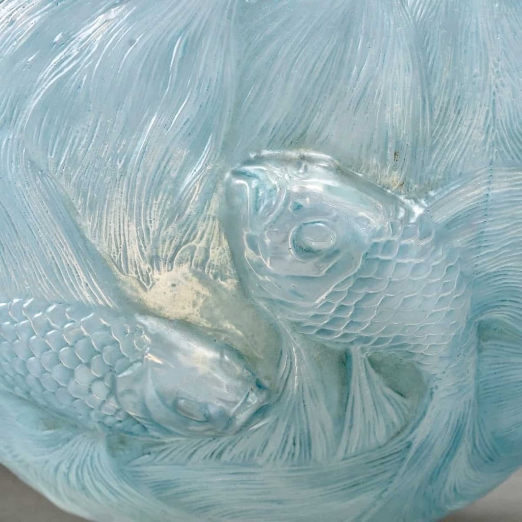 Vase « Formose » en verre opalescent patiné bleu de René LALIQUE | Biron Vase "Formose" en verre opalescent patiné bleu de René LALIQUE