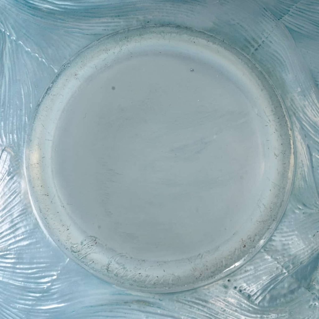 Vase « Formose » en verre opalescent patiné bleu de René LALIQUE | Biron Vase "Formose" en verre opalescent patiné bleu de René LALIQUE