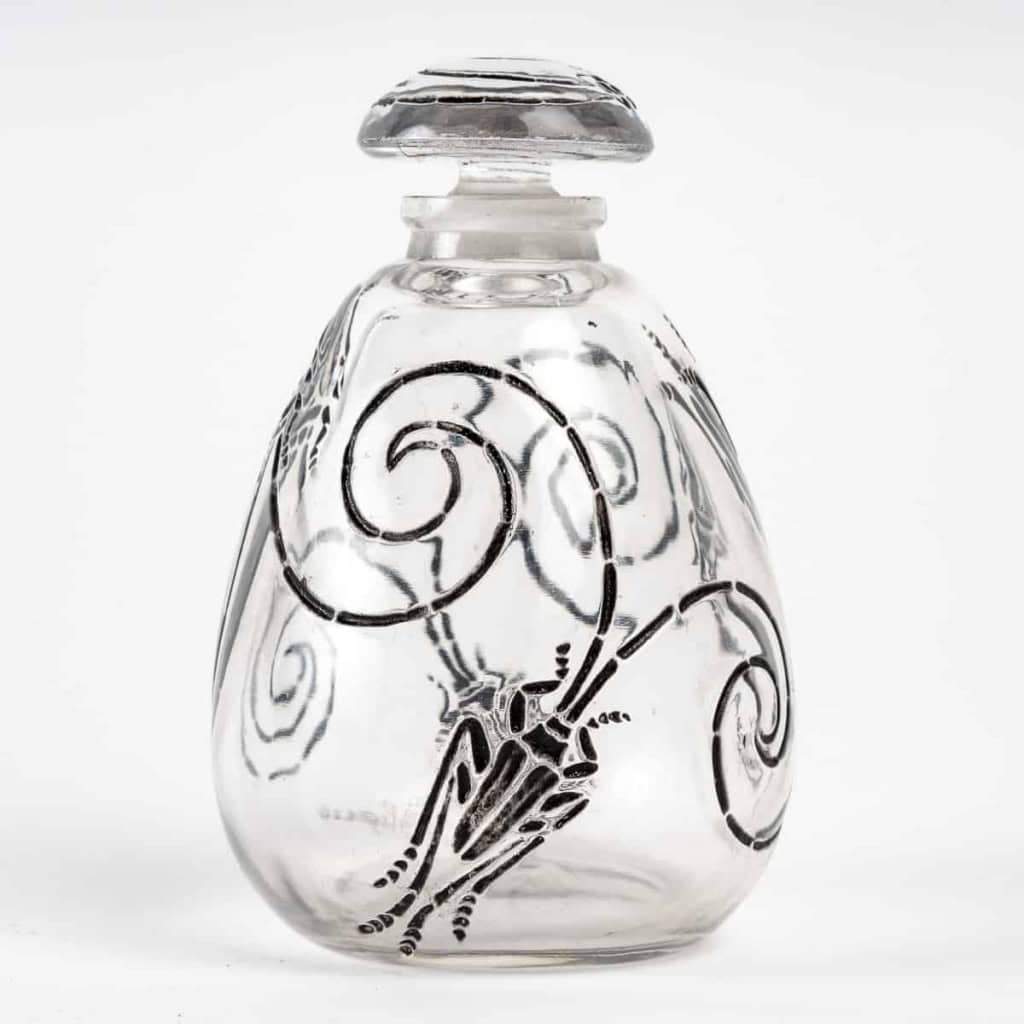 Flacon « Capricornes » verre blanc patiné noir de René LALIQUE | Biron ||||||||