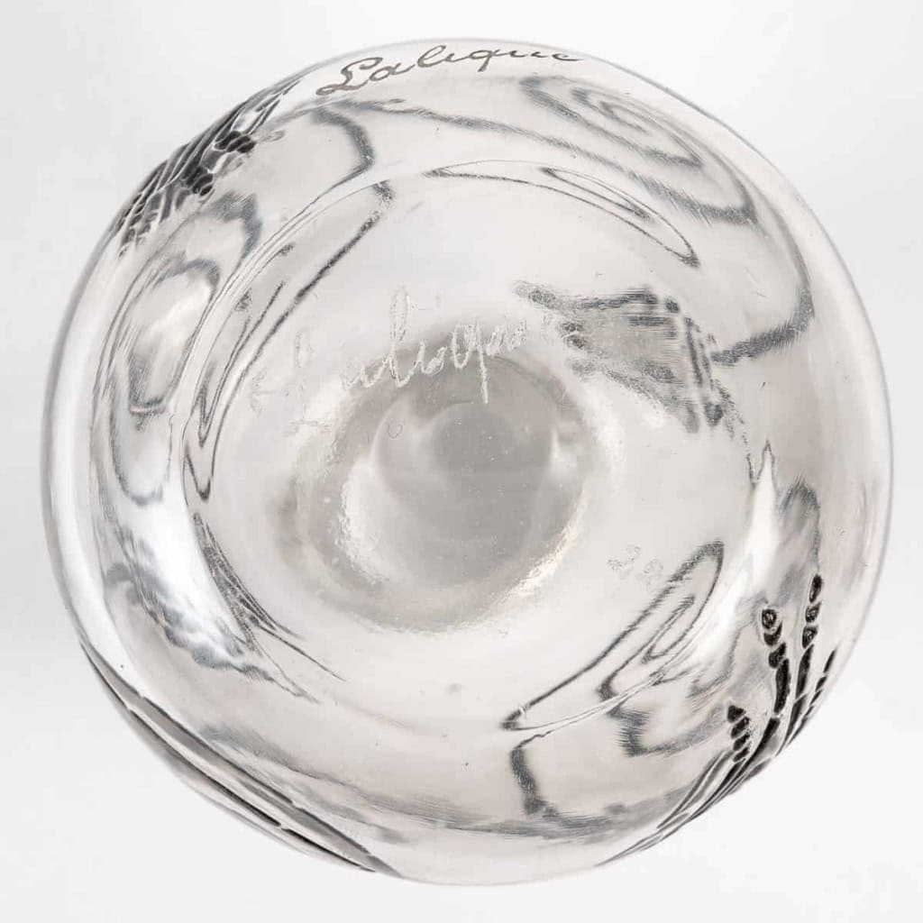Flacon « Capricornes » verre blanc patiné noir de René LALIQUE | Biron Flacon "Capricornes" verre blanc patiné noir de René LALIQUE