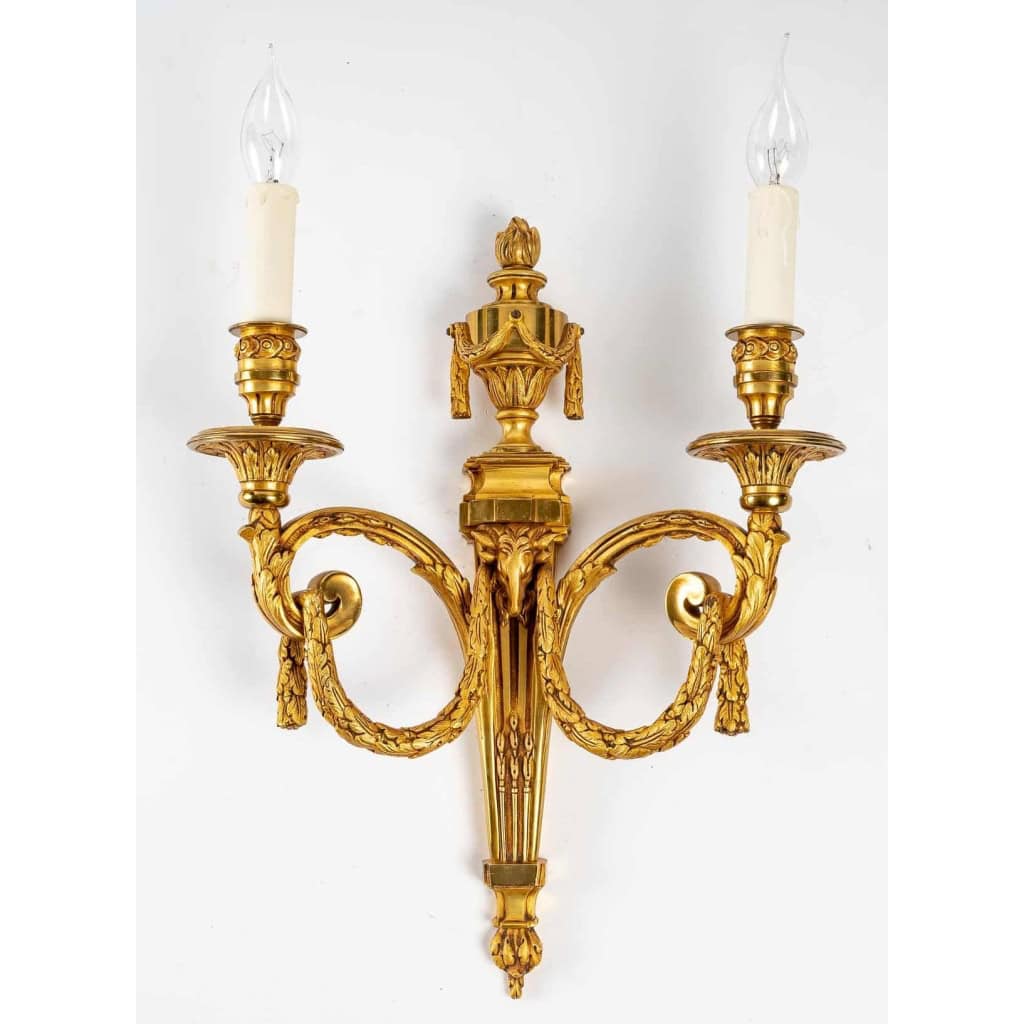 Suite de cinq appliques de style Louis XVI. | Biron Suite de cinq appliques de style Louis XVI.