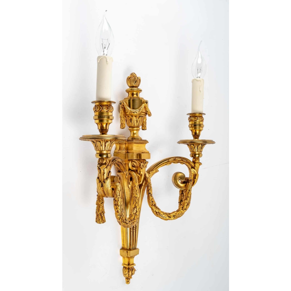 Suite de cinq appliques de style Louis XVI. | Biron Suite de cinq appliques de style Louis XVI.