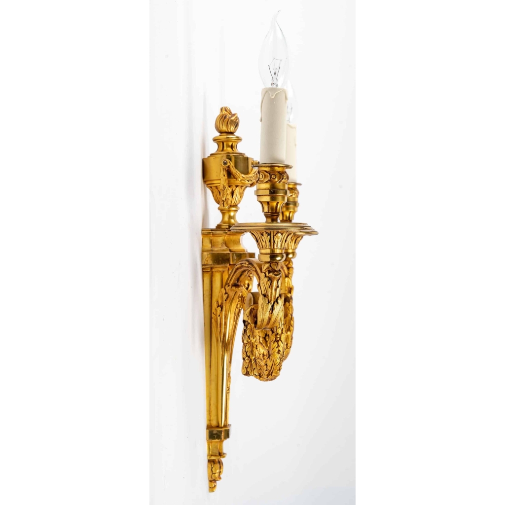 Suite de cinq appliques de style Louis XVI. | Biron Suite de cinq appliques de style Louis XVI.