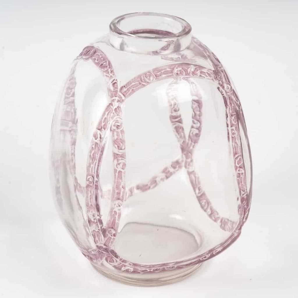 Vase « Guirlandes de Roses » verre blanc patiné rose de René LALIQUE | Biron Vase « Guirlandes de Roses » verre blanc patiné rose de René LALIQUE