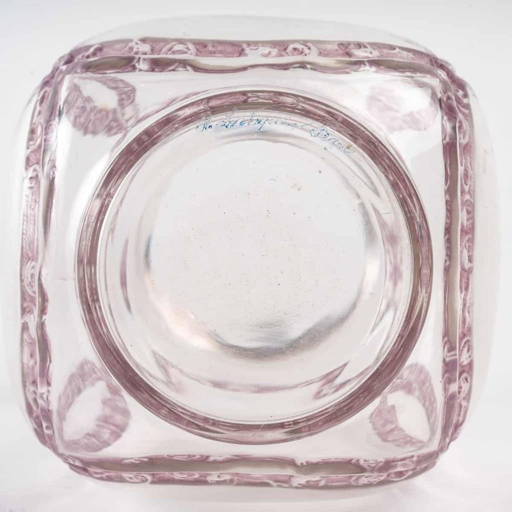 Vase « Guirlandes de Roses » verre blanc patiné rose de René LALIQUE | Biron Vase « Guirlandes de Roses » verre blanc patiné rose de René LALIQUE