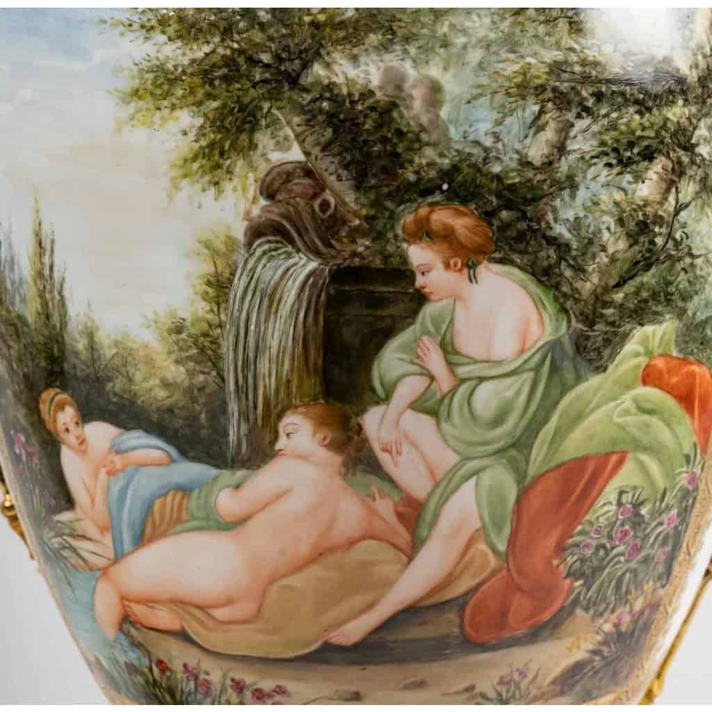 Paire de vases de Sèvres blancs émaillés, monture en bronze doré | Biron Paire de vases de Sèvres blancs émaillés, monture en bronze doré