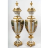 Paire de vases de Sèvres blancs émaillés, monture en bronze doré | Biron Paire de vases de Sèvres blancs émaillés, monture en bronze doré