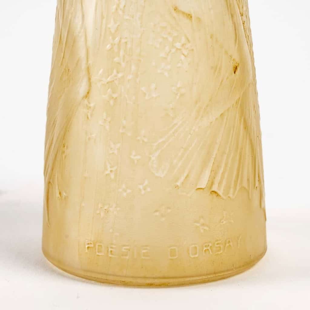 Flacon « Poésie » verre blanc patiné jaune de René LALIQUE pour D’Orsay | Biron Flacon « Poésie » verre blanc patiné jaune de René LALIQUE pour D'Orsay
