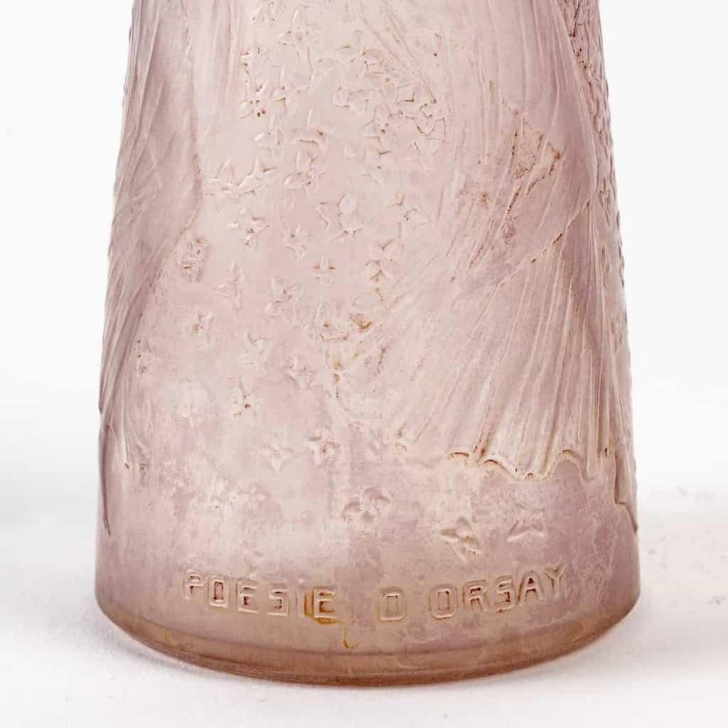 Flacon « Poésie » verre blanc patiné améthyste de René LALIQUE pour D’Orsay | Biron Flacon « Poésie » verre blanc patiné améthyste de René LALIQUE pour D'Orsay